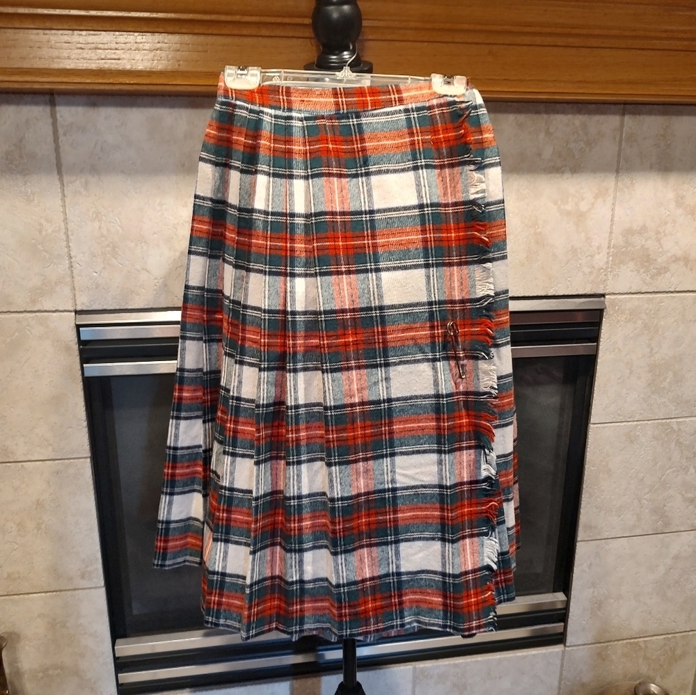 Vintage Rhapsody Scottish Pleated Tartan Pattern Skirt! - Picture 4 of 16